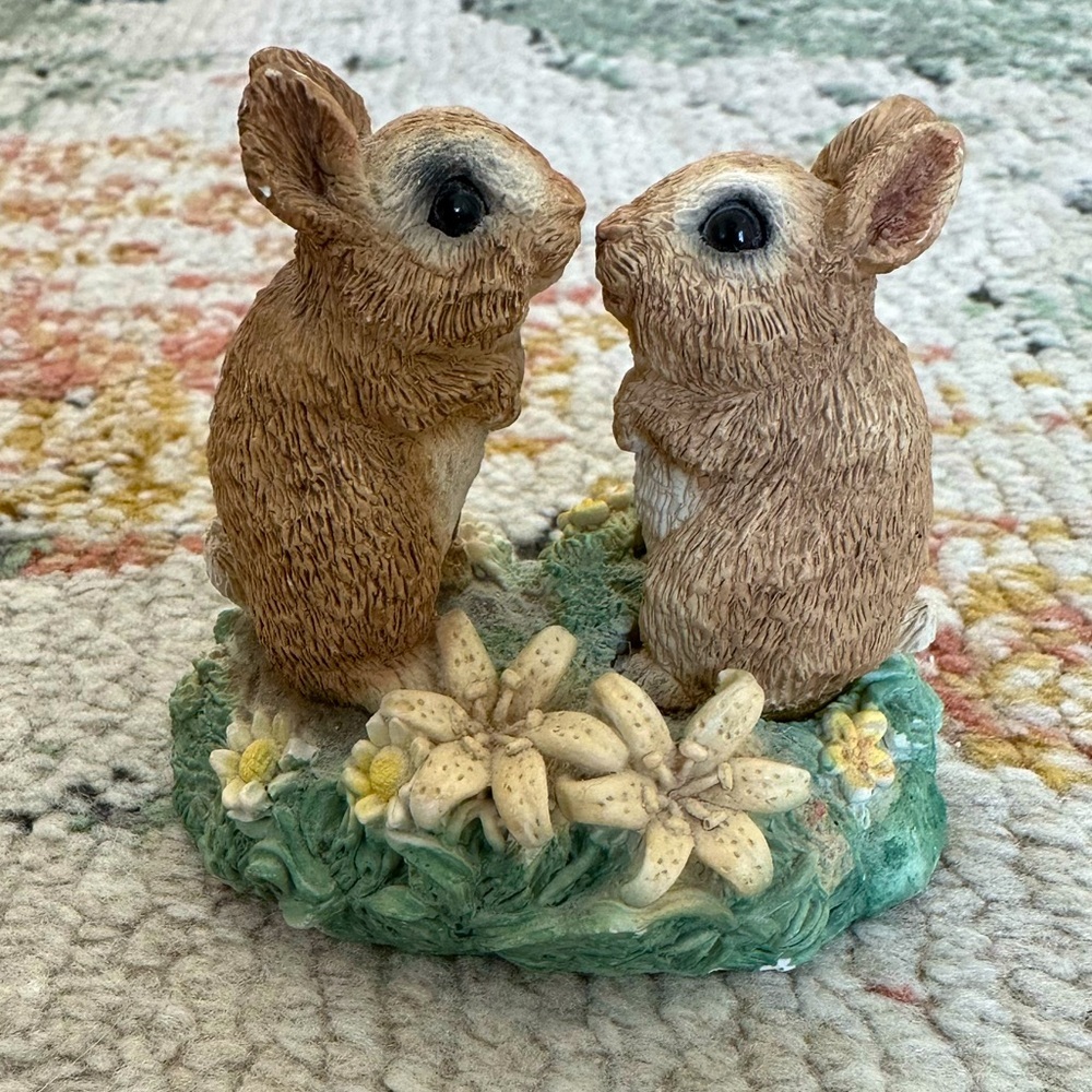 Vintage Stone Critters Kissing Bunnies Rabbits Mini Figurines 
So precious! 3”